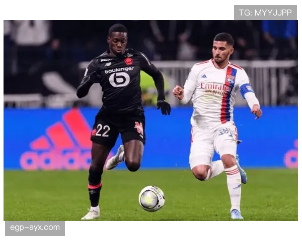 足球明星大秀：现实与虚拟交融，状态回暖引关注