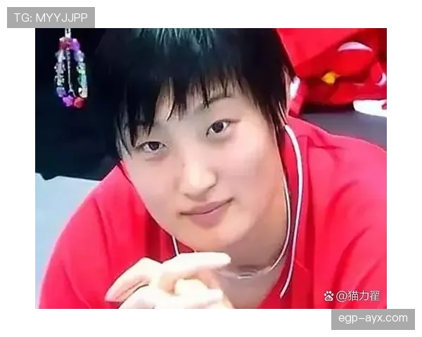 杨昊在路边小店刷卡，收银阿姨当场懵得不知说啥